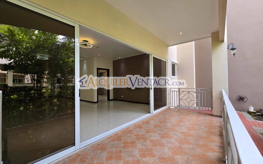 Apartamento en 1er nivel con terraza en San Rafael Escazú x Country Club