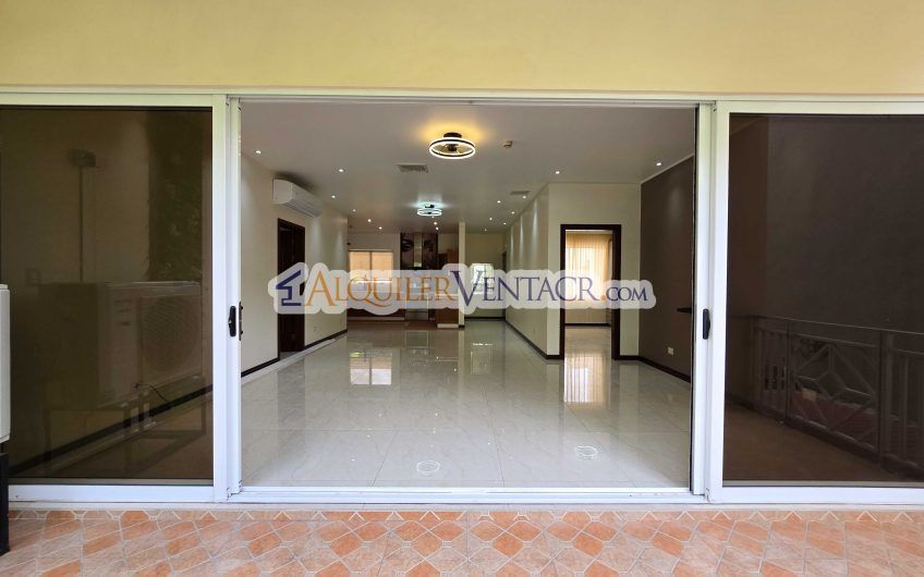 Apartamento en 1er nivel con terraza en San Rafael Escazú x Country Club