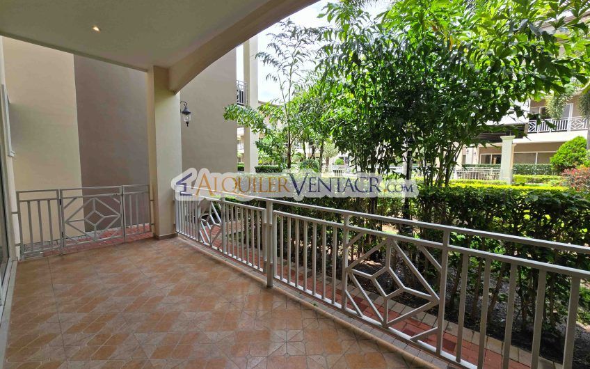 Apartamento en 1er nivel con terraza en San Rafael Escazú x Country Club