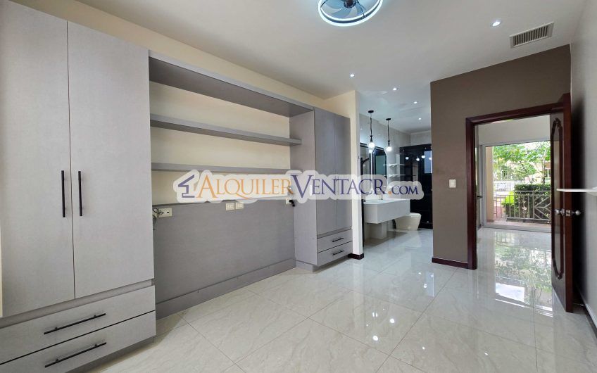 Apartamento en 1er nivel con terraza en San Rafael Escazú x Country Club