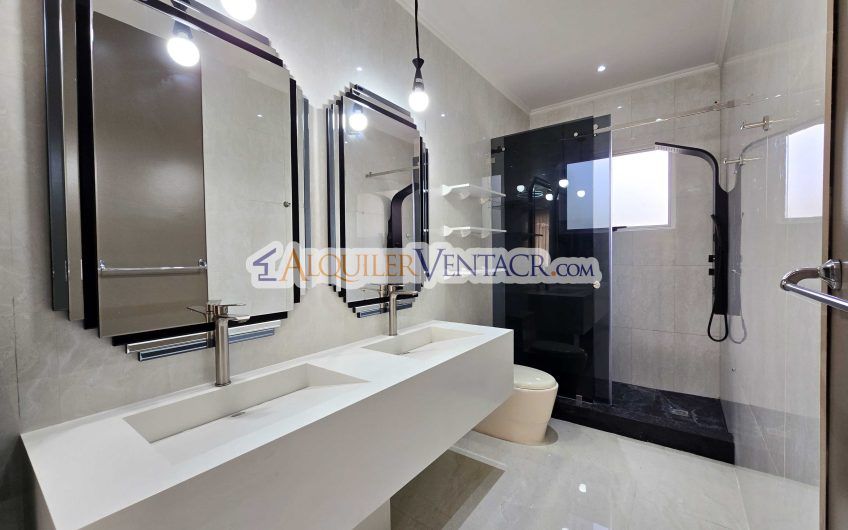 Apartamento en 1er nivel con terraza en San Rafael Escazú x Country Club