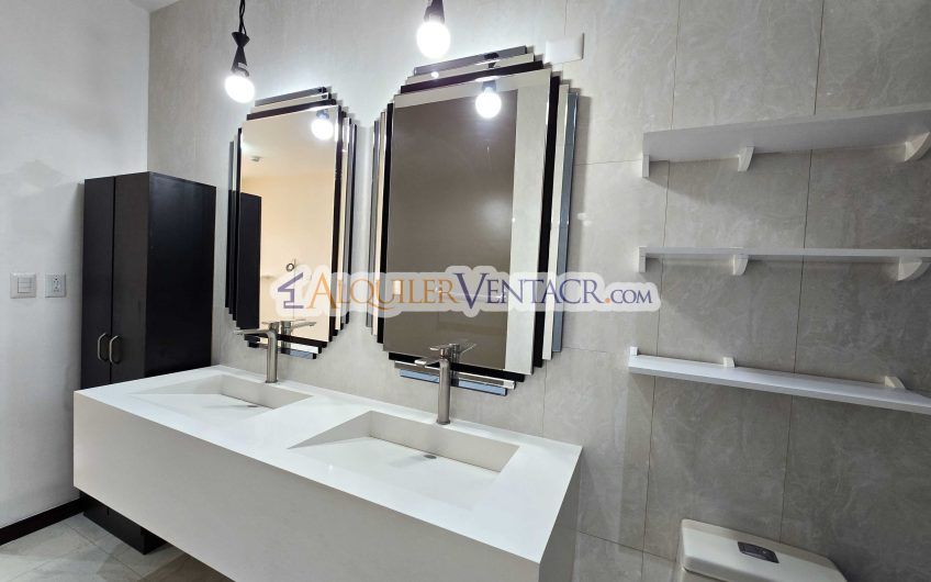 Apartamento en 1er nivel con terraza en San Rafael Escazú x Country Club