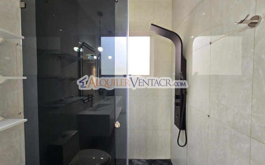 Apartamento en 1er nivel con terraza en San Rafael Escazú x Country Club