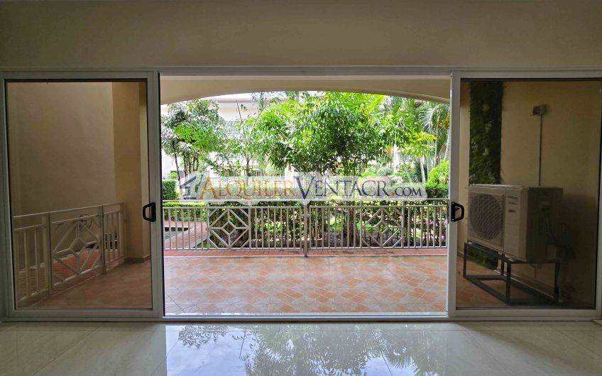 Apartamento en 1er nivel con terraza en San Rafael Escazú x Country Club