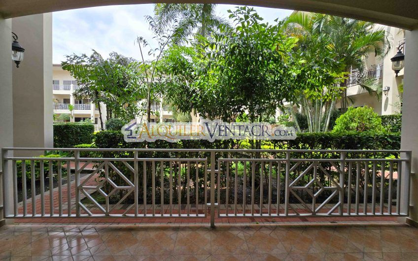 Apartamento en 1er nivel con terraza en San Rafael Escazú x Country Club