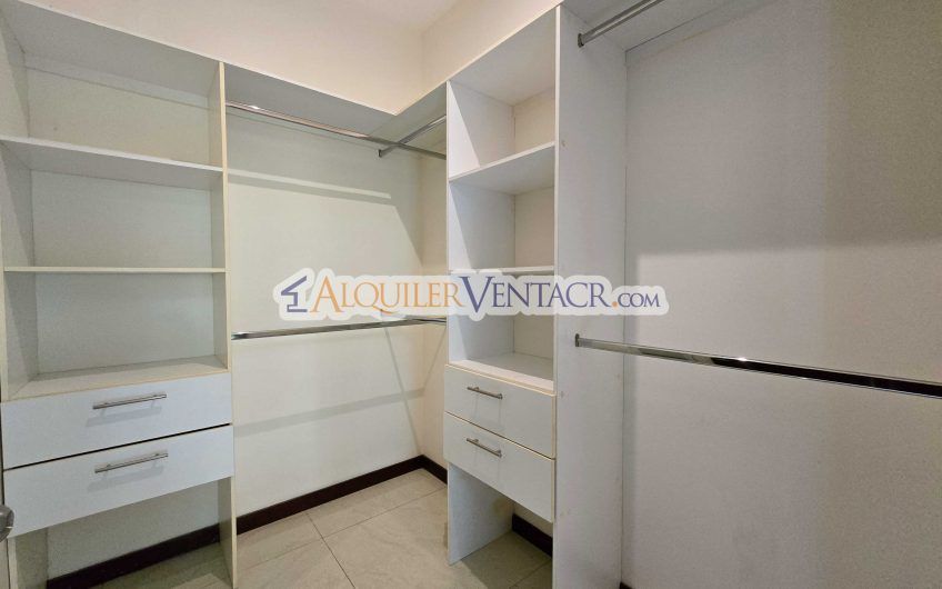 Apartamento en 1er nivel con terraza en San Rafael Escazú x Country Club