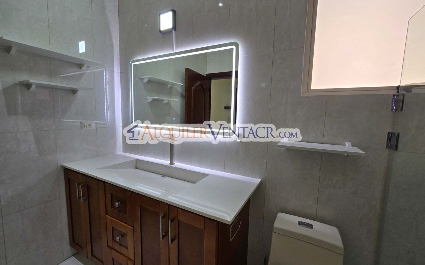 Apartamento en 1er nivel con terraza en San Rafael Escazú x Country Club