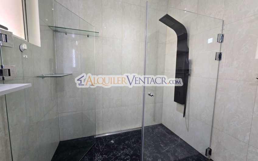 Apartamento en 1er nivel con terraza en San Rafael Escazú x Country Club