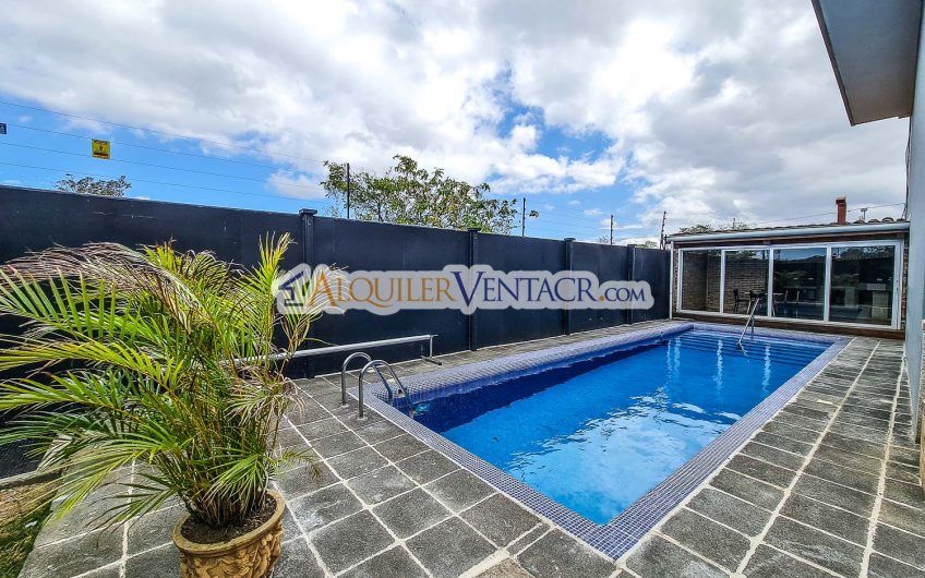 Penthouse de 170 m2 con vista y línea blanca en San Rafael Escazú