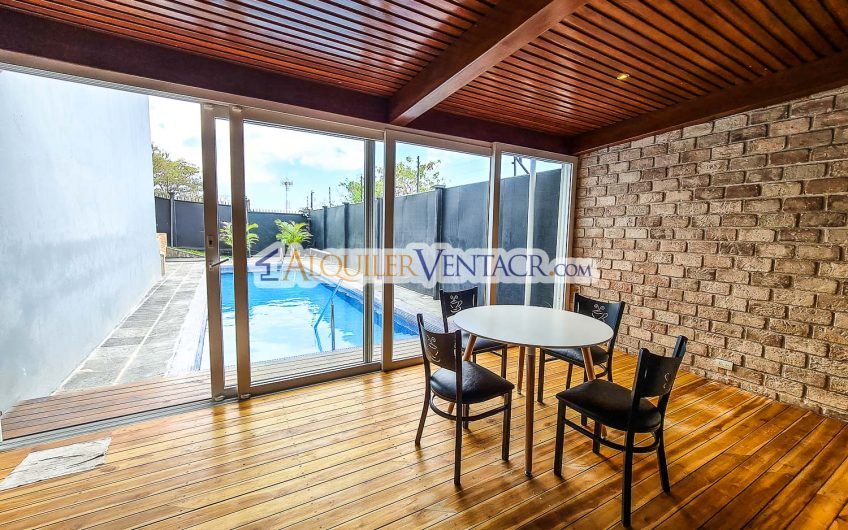 Penthouse de 170 m2 con vista y línea blanca en San Rafael Escazú