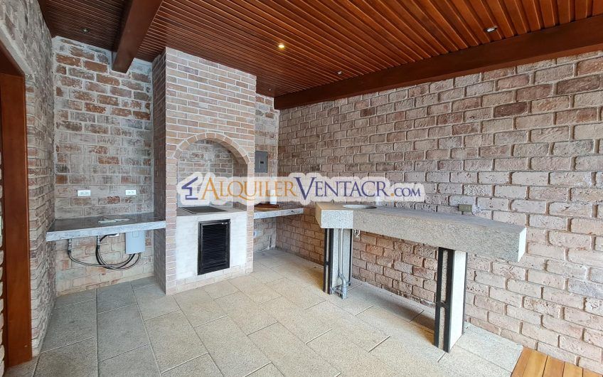 Penthouse de 170 m2 con vista y línea blanca en San Rafael Escazú