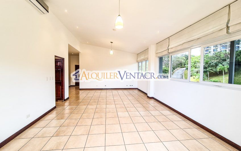 Penthouse de 150 m2 con vista y línea blanca en San Rafael Escazú
