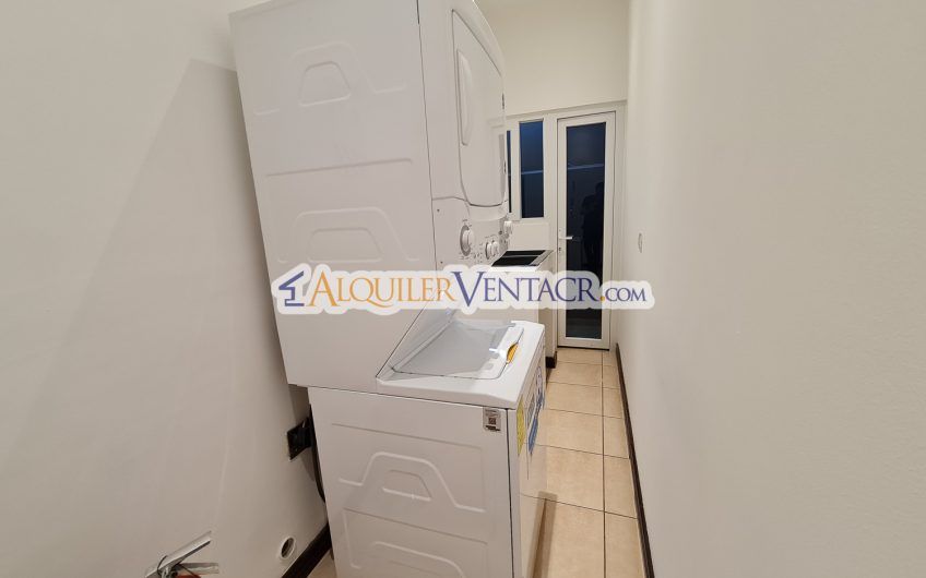 Penthouse de 150 m2 con vista y línea blanca en San Rafael Escazú