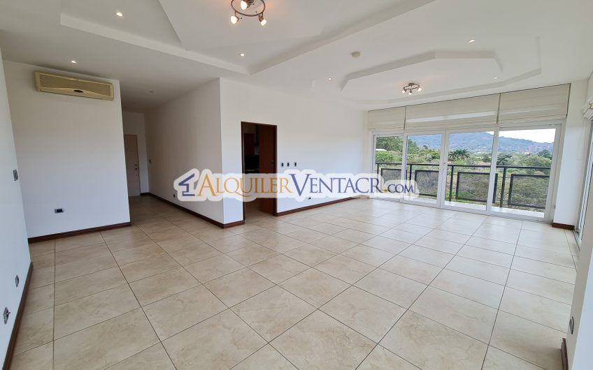 Penthouse de 170 m2 con vista y línea blanca en San Rafael Escazú