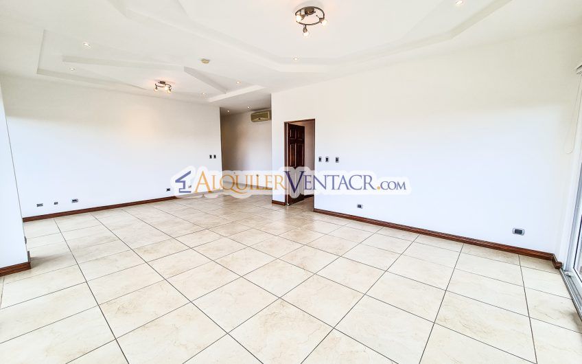 Penthouse de 170 m2 con vista y línea blanca en San Rafael Escazú