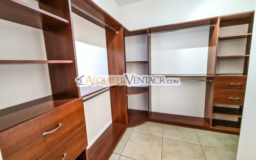 Penthouse de 170 m2 con vista y línea blanca en San Rafael Escazú