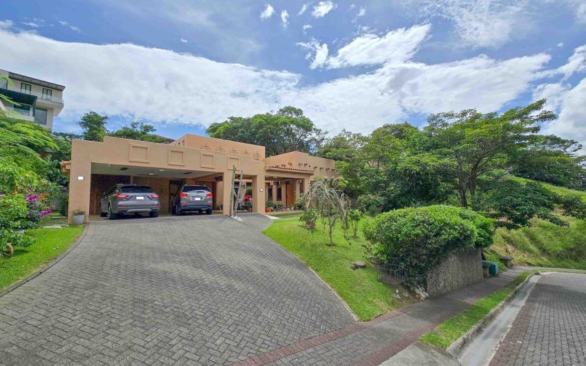 Condominio Cerro Real Escazú! Casa de Un Nivel de 500 m2 con 1.151 m2 de lote