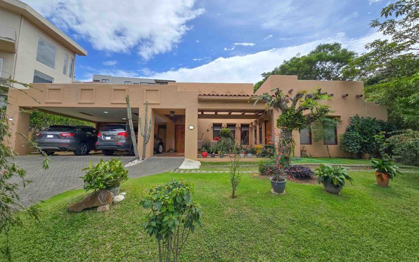 Condominio Cerro Real Escazú! Casa de Un Nivel de 500 m2 con 1.151 m2 de lote