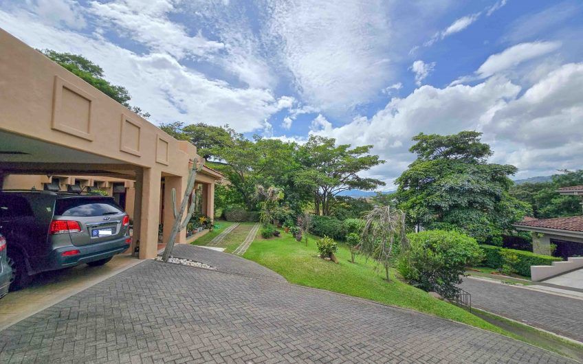 Condominio Cerro Real Escazú! Casa de Un Nivel de 500 m2 con 1.151 m2 de lote