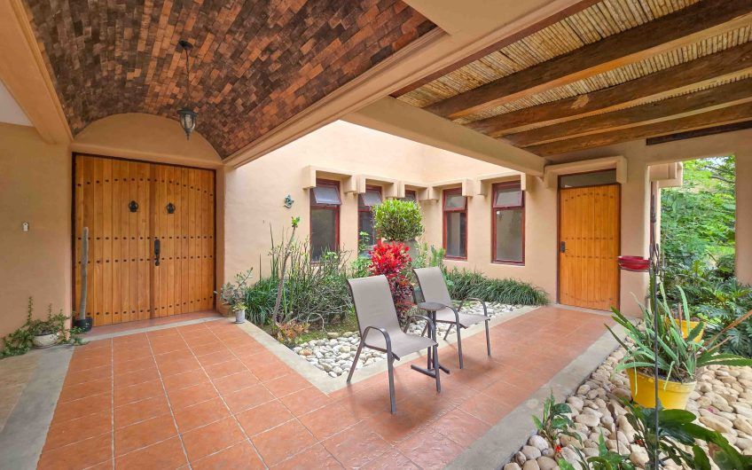 Condominio Cerro Real Escazú! Casa de Un Nivel de 500 m2 con 1.151 m2 de lote