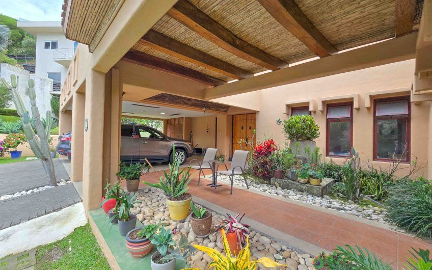 Condominio Cerro Real Escazú! Casa de Un Nivel de 500 m2 con 1.151 m2 de lote