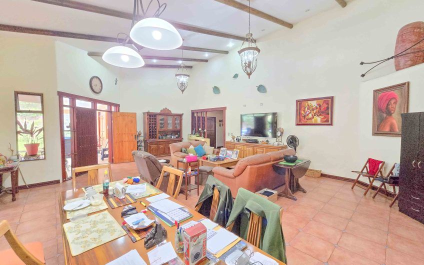 Condominio Cerro Real Escazú! Casa de Un Nivel de 500 m2 con 1.151 m2 de lote