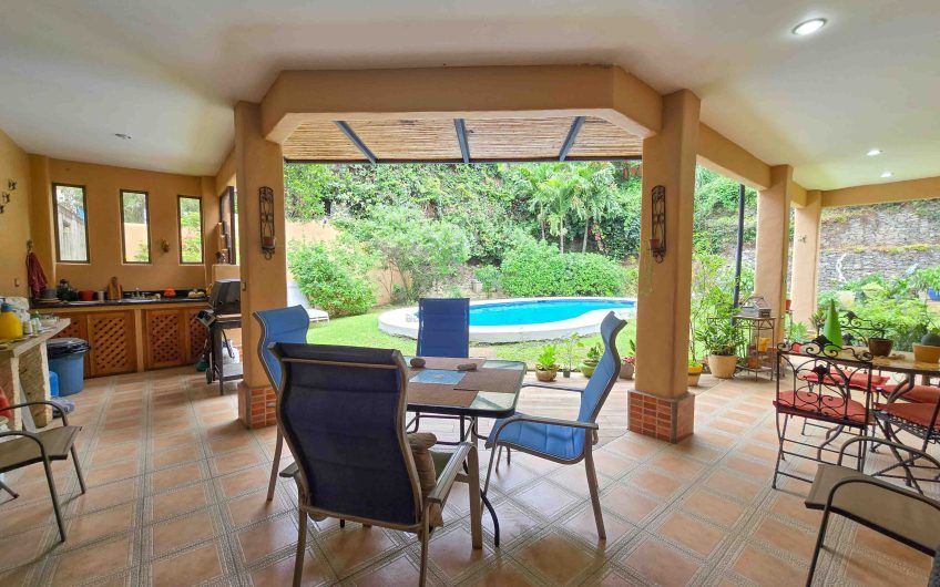 Condominio Cerro Real Escazú! Casa de Un Nivel de 500 m2 con 1.151 m2 de lote