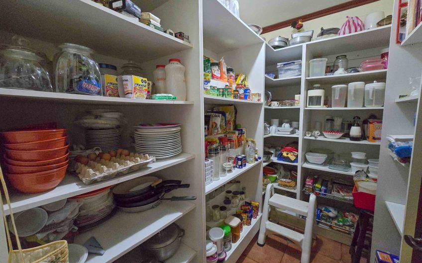 Condominio Cerro Real Escazú! Casa de Un Nivel de 500 m2 con 1.151 m2 de lote