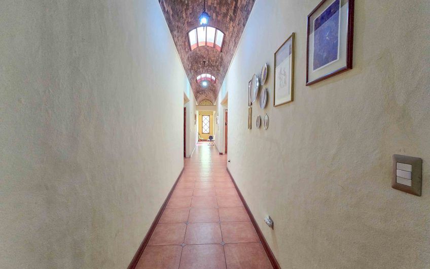 Condominio Cerro Real Escazú! Casa de Un Nivel de 500 m2 con 1.151 m2 de lote