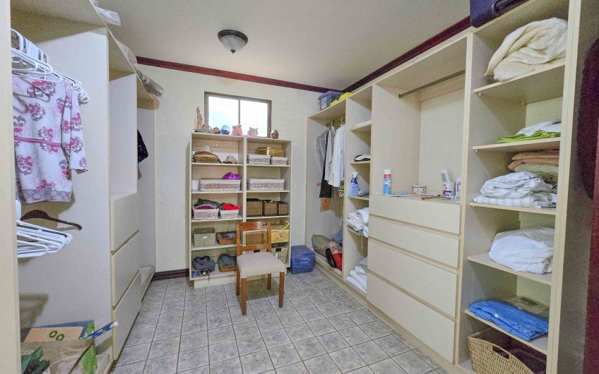 Condominio Cerro Real Escazú! Casa de Un Nivel de 500 m2 con 1.151 m2 de lote