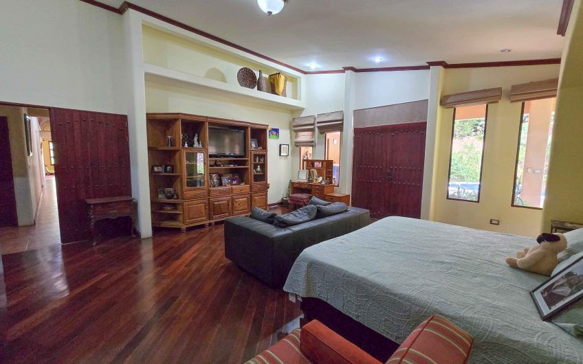 Condominio Cerro Real Escazú! Casa de Un Nivel de 500 m2 con 1.151 m2 de lote