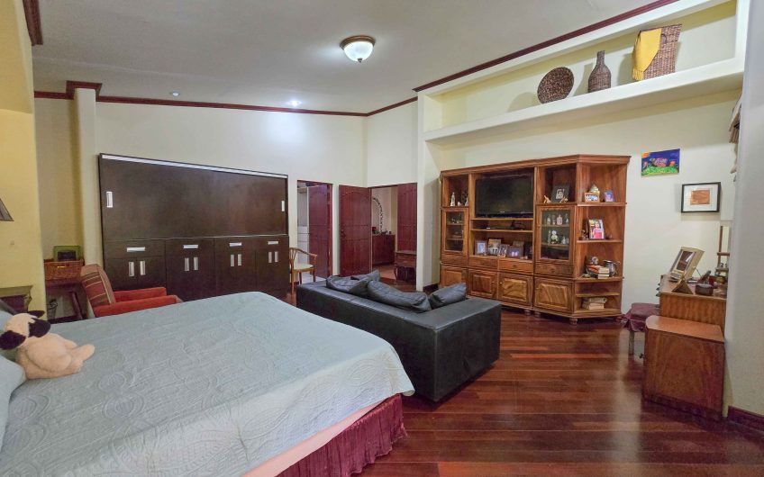 Condominio Cerro Real Escazú! Casa de Un Nivel de 500 m2 con 1.151 m2 de lote