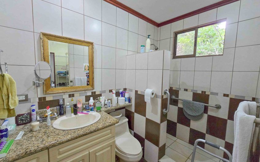 Condominio Cerro Real Escazú! Casa de Un Nivel de 500 m2 con 1.151 m2 de lote