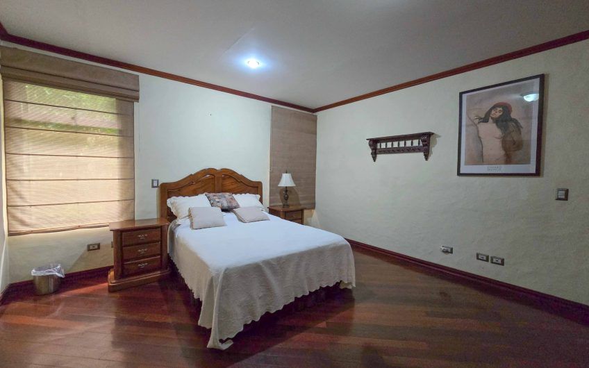 Condominio Cerro Real Escazú! Casa de Un Nivel de 500 m2 con 1.151 m2 de lote