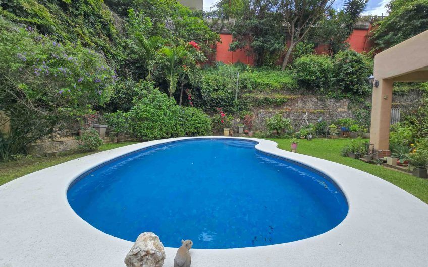 Condominio Cerro Real Escazú! Casa de Un Nivel de 500 m2 con 1.151 m2 de lote