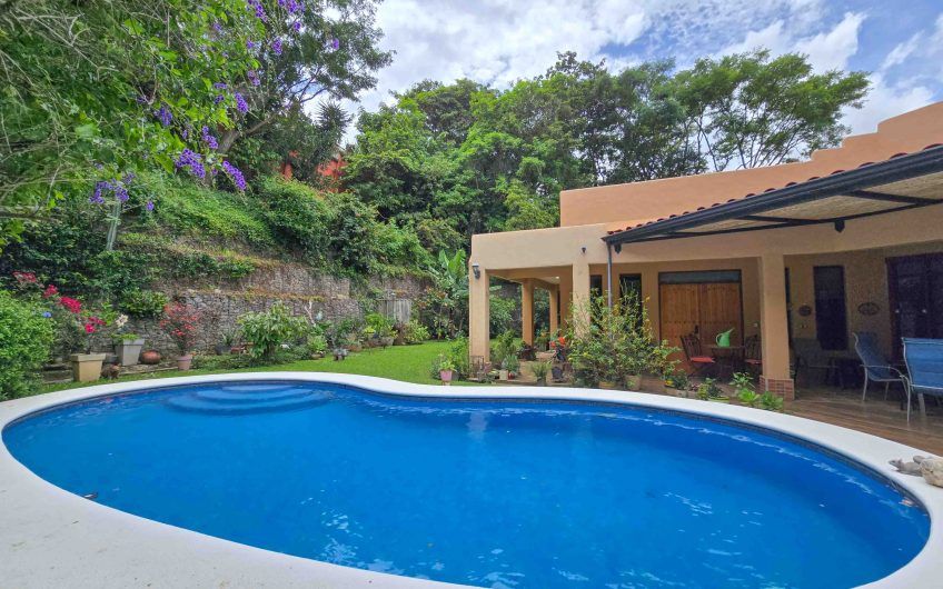 Condominio Cerro Real Escazú! Casa de Un Nivel de 500 m2 con 1.151 m2 de lote