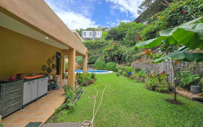 Condominio Cerro Real Escazú! Casa de Un Nivel de 500 m2 con 1.151 m2 de lote