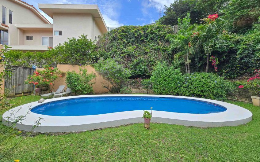 Condominio Cerro Real Escazú! Casa de Un Nivel de 500 m2 con 1.151 m2 de lote