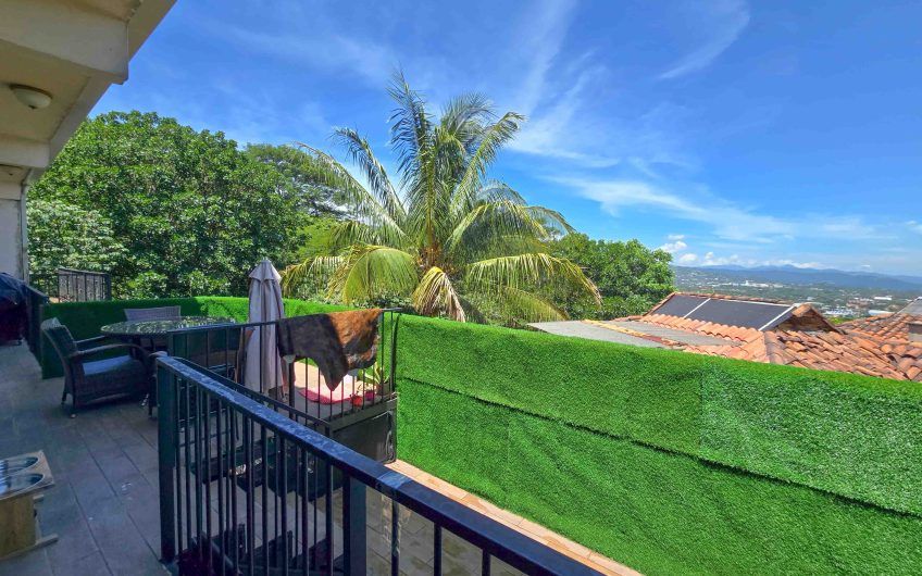 Condo de Un Nivel con vista de 3 habit. en Guachipelín Escazú