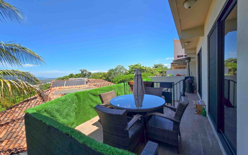 Condo de Un Nivel con vista de 3 habit. en Guachipelín Escazú