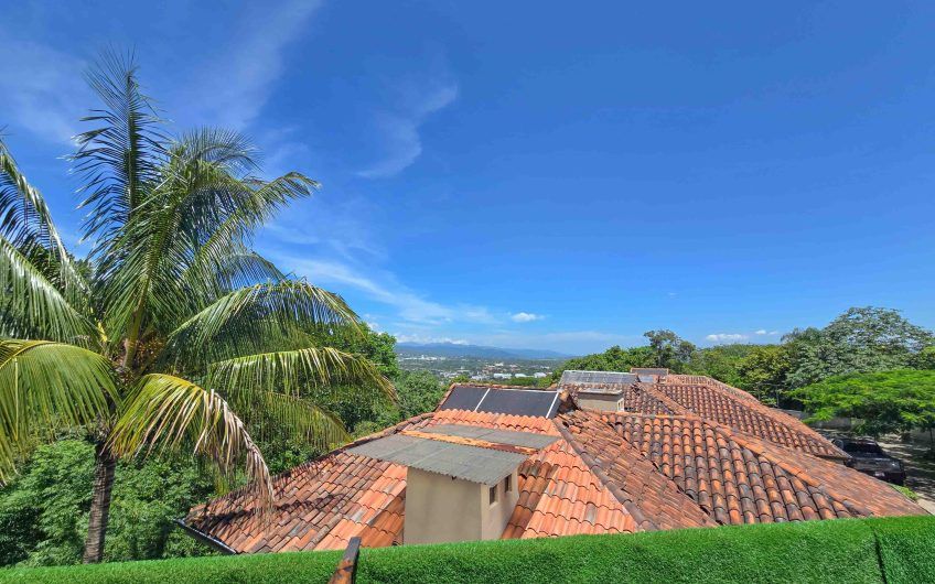 Condo de Un Nivel con vista de 3 habit. en Guachipelín Escazú