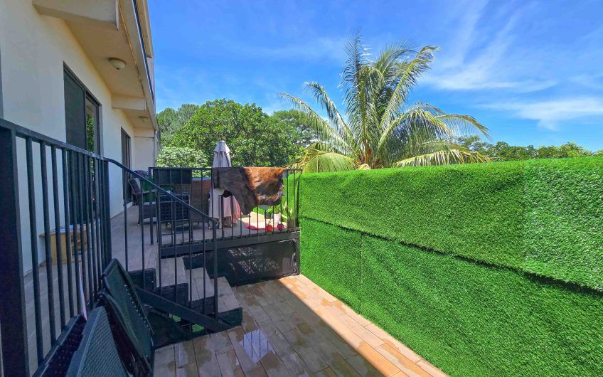 Condo de Un Nivel con vista de 3 habit. en Guachipelín Escazú