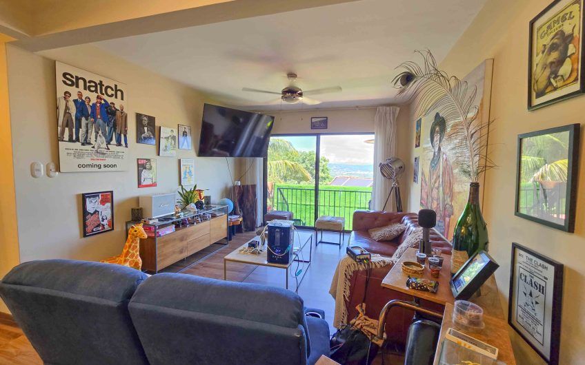 Condo de Un Nivel con vista de 3 habit. en Guachipelín Escazú