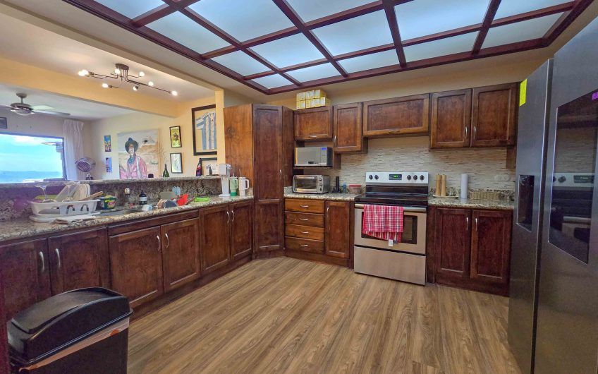 Condo de Un Nivel con vista de 3 habit. en Guachipelín Escazú