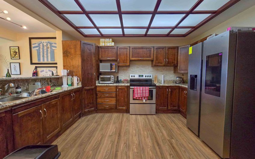 Condo de Un Nivel con vista de 3 habit. en Guachipelín Escazú