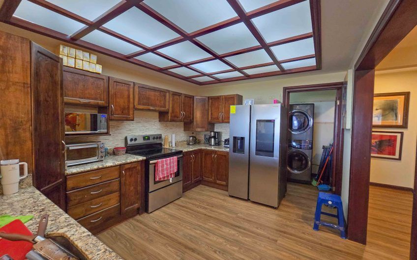 Condo de Un Nivel con vista de 3 habit. en Guachipelín Escazú