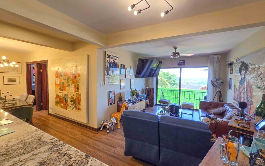 Condo de Un Nivel con vista de 3 habit. en Guachipelín Escazú