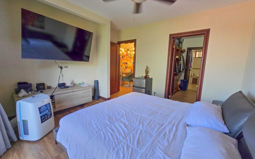 Condo de Un Nivel con vista de 3 habit. en Guachipelín Escazú