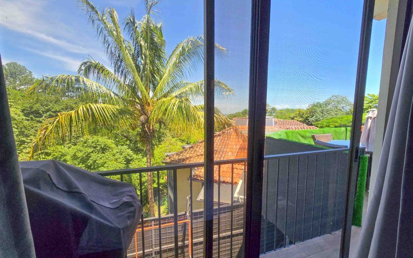 Condo de Un Nivel con vista de 3 habit. en Guachipelín Escazú