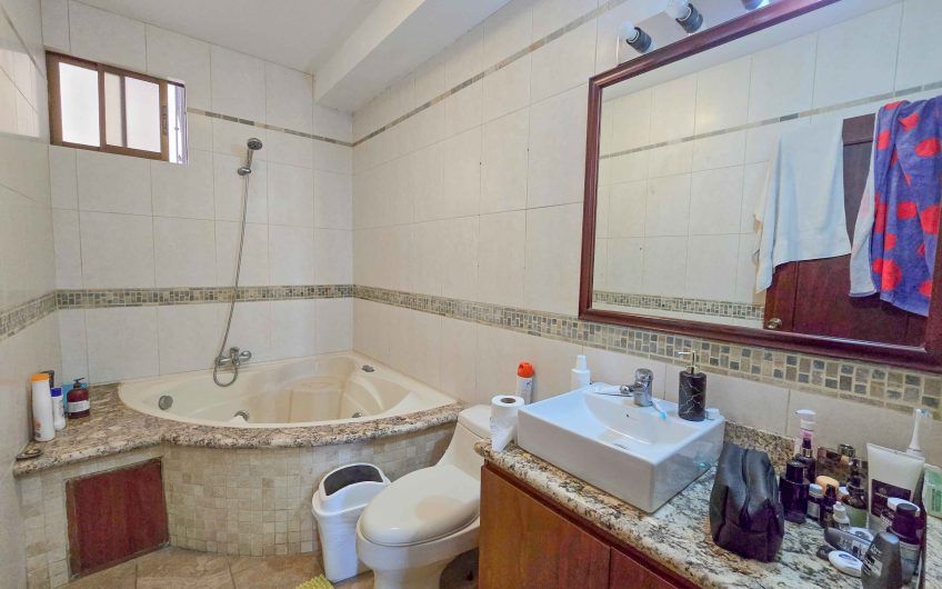 Condo de Un Nivel con vista de 3 habit. en Guachipelín Escazú